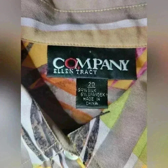 Vintage Company by Ellen Tracy 94% silk button-down longsleeve blouse. - Picture 2 of 3